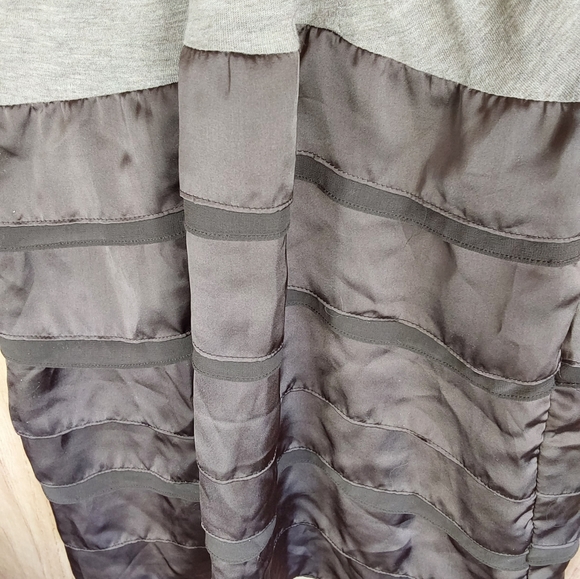 Janet Paris Gray Sleeveless Twisted Front Tiered Skirt Dress With Dual Material - Picture 9 of 9